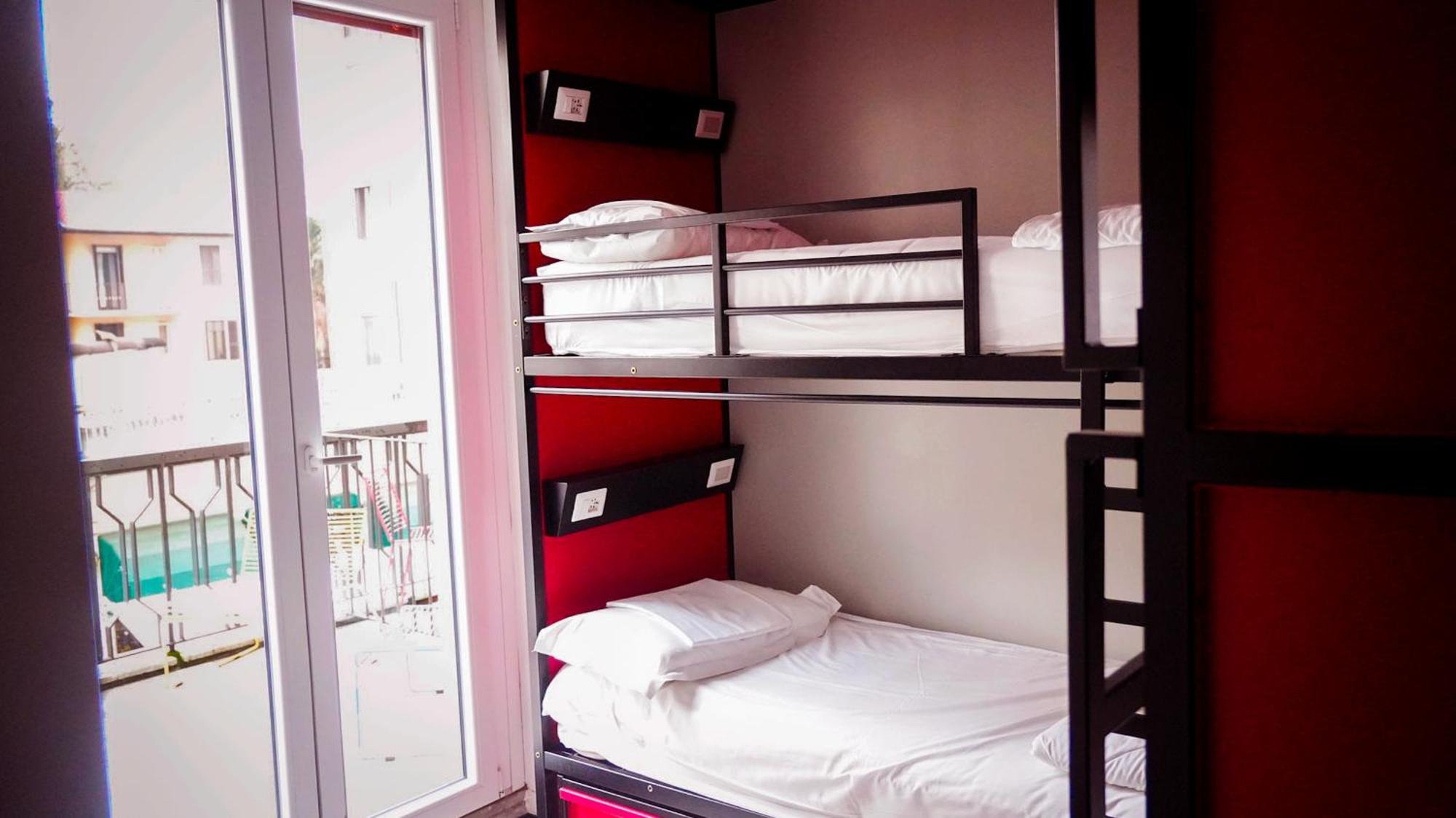Yellowsquare Milan Luaran gambar